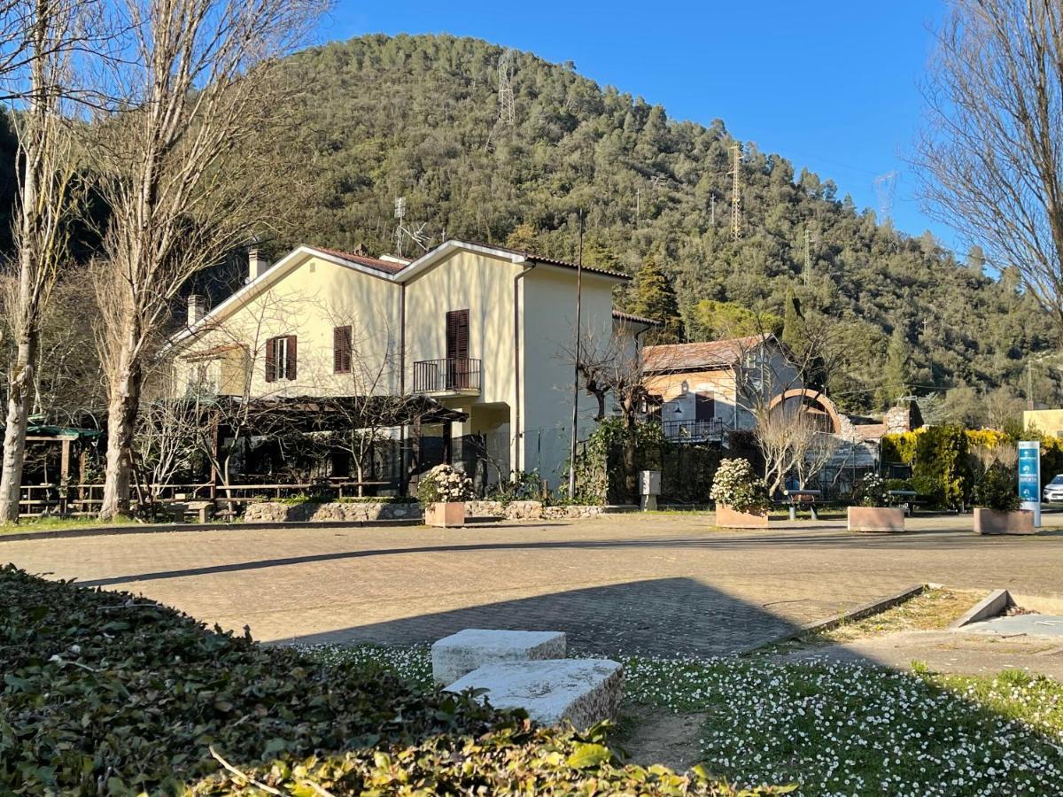 Rifugio Della Cascata Villa Collestatte Exteriör bild