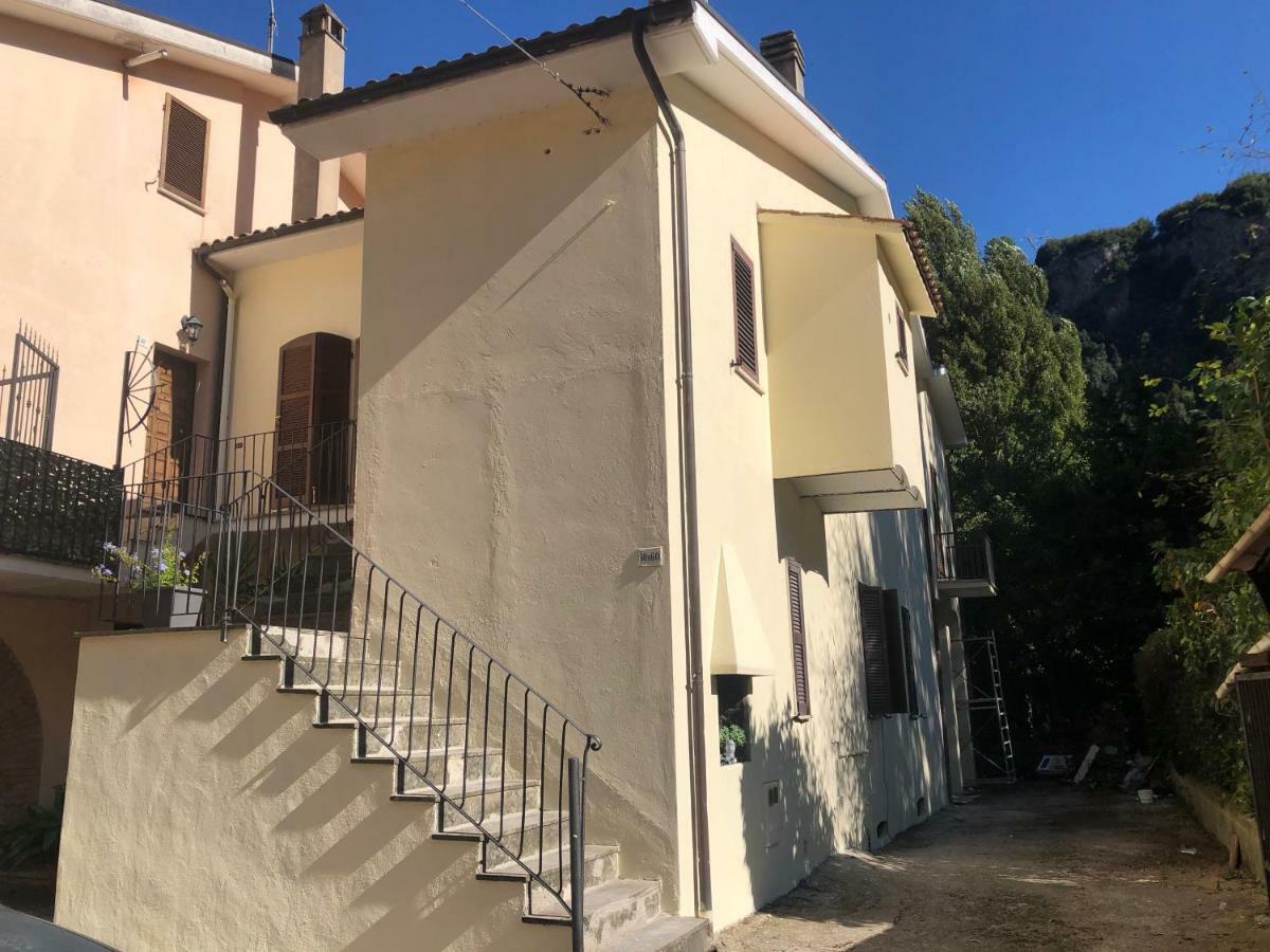 Rifugio Della Cascata Villa Collestatte Exteriör bild
